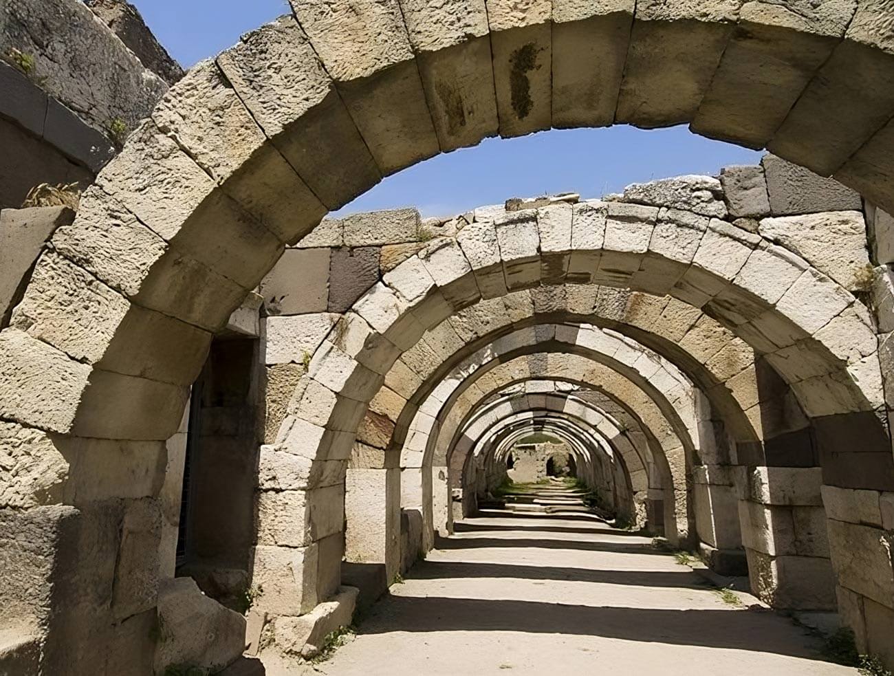 İzmir is both the modern gateway and the city of ancient Smyrna.